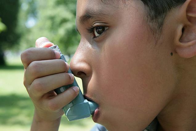 Asthme chez l’adolescent : les performances d’un programme d’autoprise en charge de l’asthme dirigé par des pairs surpassent celles d’un programme identique dirigé par des adultes