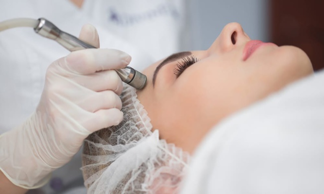 Dermatologie et esthétique : des liaisons éthiquement dangereuses Dermatologie et esthétique : des liaisons éthiquement dangereuses