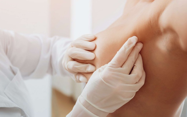 Mini quiz : 5 minutes – 5 questions pour savoir repérer les signes d’alarme du cancer du sein Mini quiz : 5 minutes – 5 questions pour savoir repérer les signes d’alarme du cancer du sein