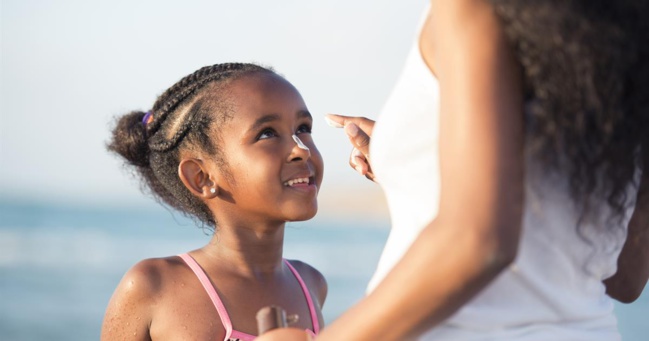 Comment améliorer la protection solaire des enfants et adolescents ?