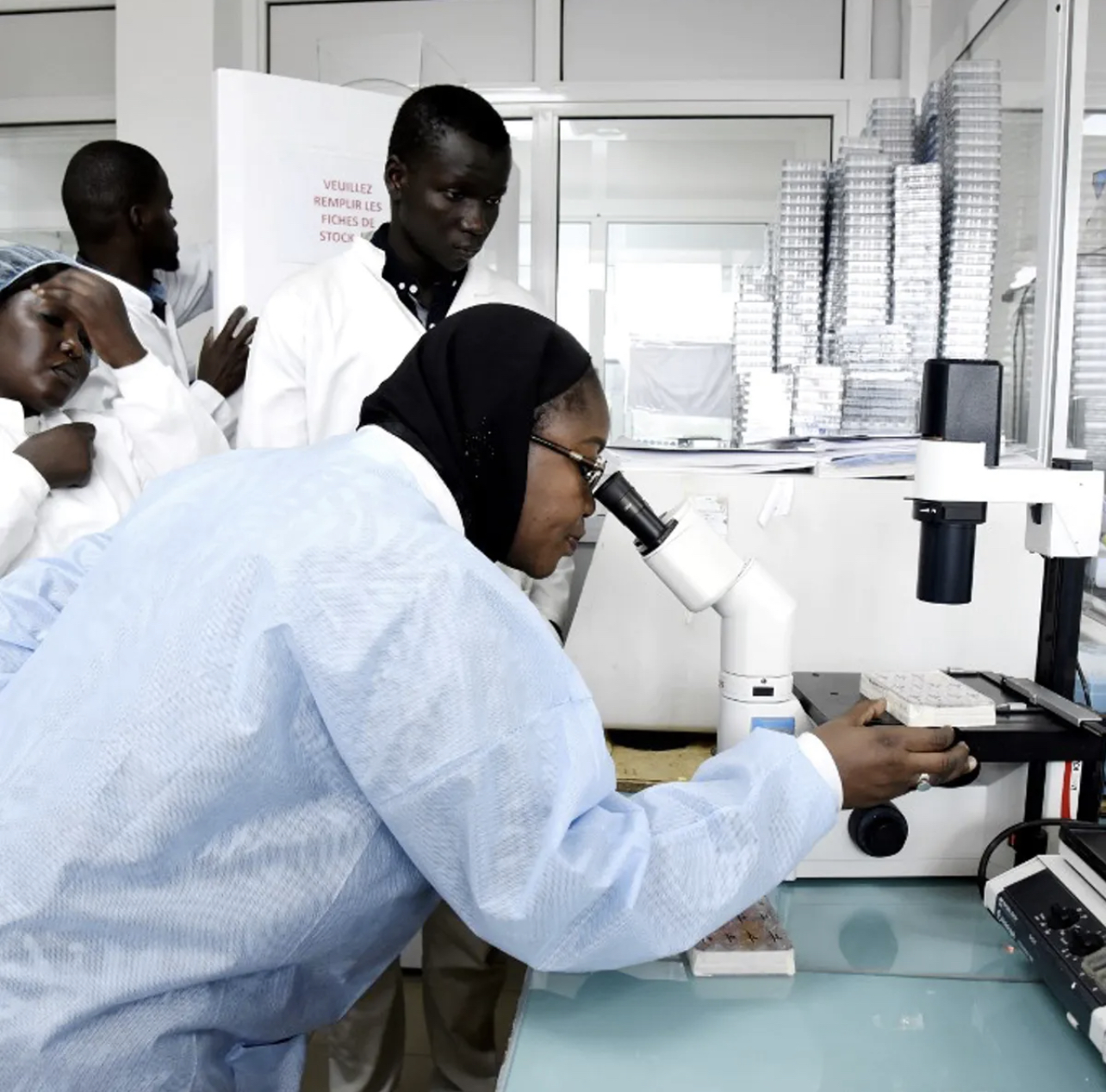 COVID-19: LA TENDANCE À LA BAISSE SE CONFIRME COVID-19: LA TENDANCE À LA BAISSE SE CONFIRME