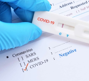 COVID-19 : les résultats d’une étude soulignent un risque d’infection grave par le SARS-CoV-2 chez les personnes infectées par le VIH qui présentent des comorbidités liées à l’âge Wang H &amp; al.  Clinical Summary  3 déc. 2021     À retenir  Les per