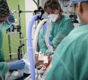 Coronavirus EN DIRECT : L'ARS Ile-de-France demande aux hôpitaux « le maximum » de déprogrammations possibles...