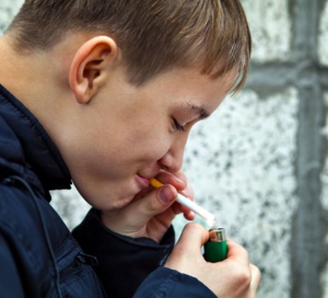 Enfants de parents fumeurs : quatre fois plus de «risques » d'essayer de fumer