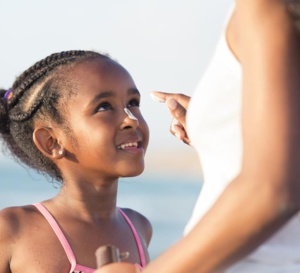 Comment améliorer la protection solaire des enfants et adolescents ?