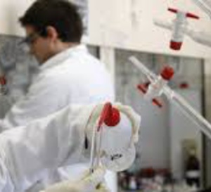 Des relations bidirectionnelles complexes entre reflux, asthme et dermatite atopique