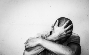 Suicide : quels sont les facteurs de risque qui distinguent les femmes des hommes ?