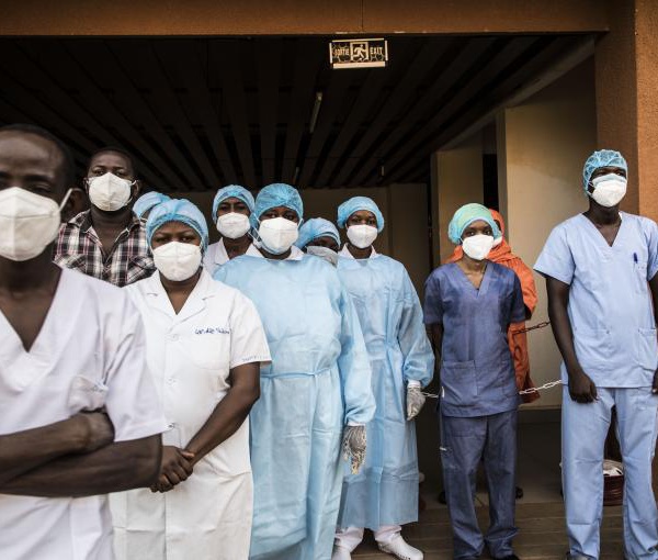 Grèves dans la santé au Sénégal après des poursuites contre six sages-femmes